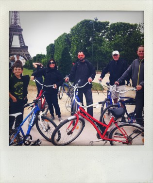 Family bike tour in Paris
