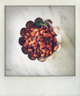 rosemary almonds